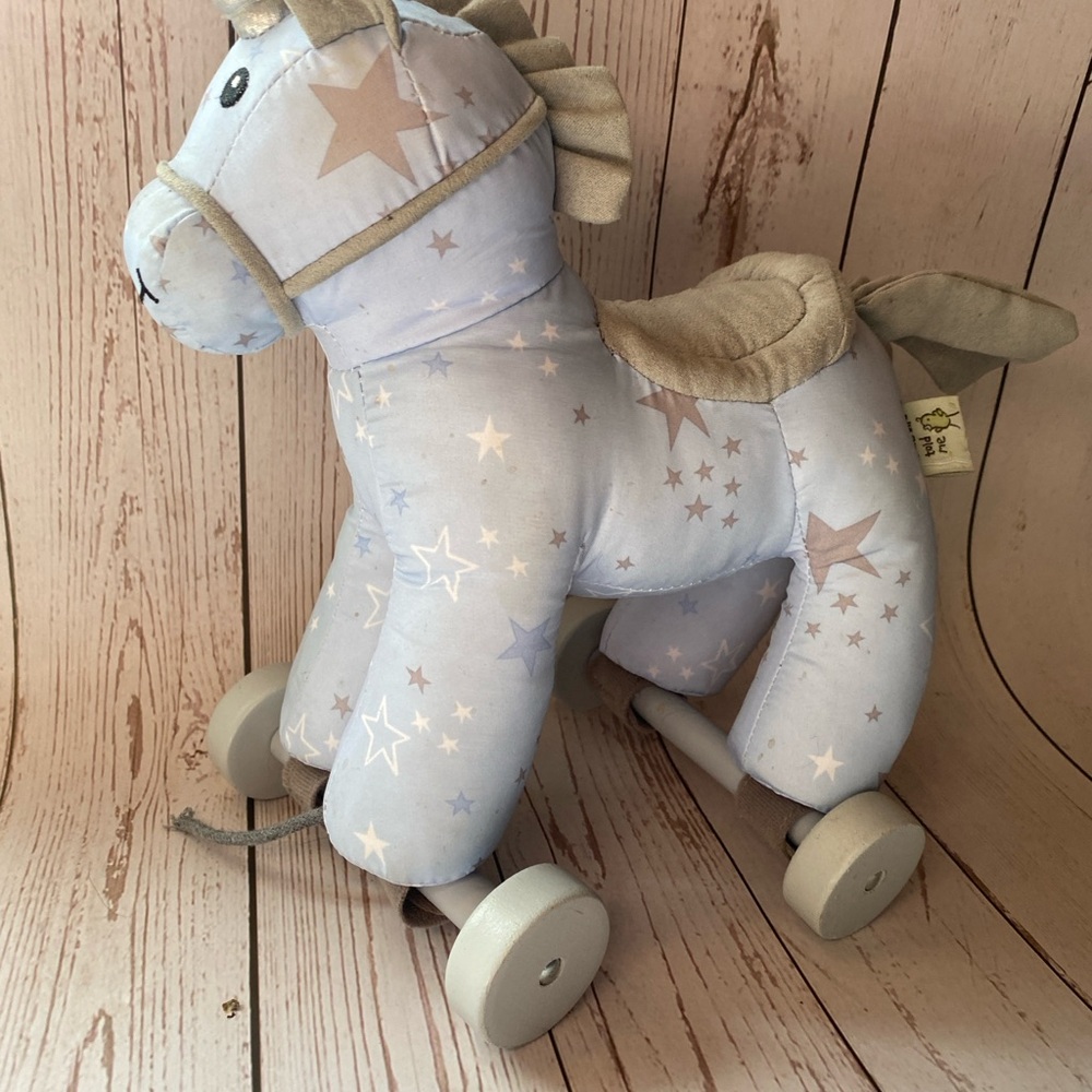 Unicorn pull along luxury toy